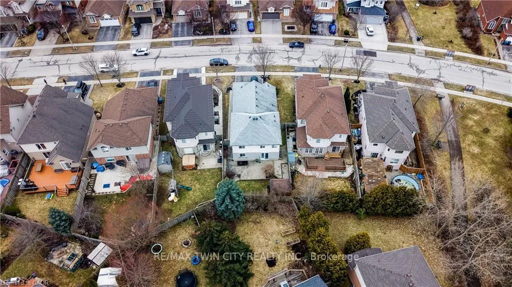 Photo 4 of 161 Farley Drive, Guelph, Pineridge/Westminster Woods — HOMEH