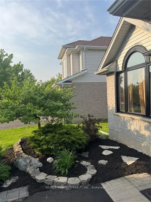 Photo 7 of 161 Farley Drive, Guelph, Pineridge/Westminster Woods — HOMEH