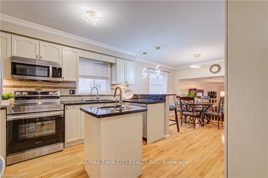 Photo 13 of 161 Farley Drive, Guelph, Pineridge/Westminster Woods — HOMEH