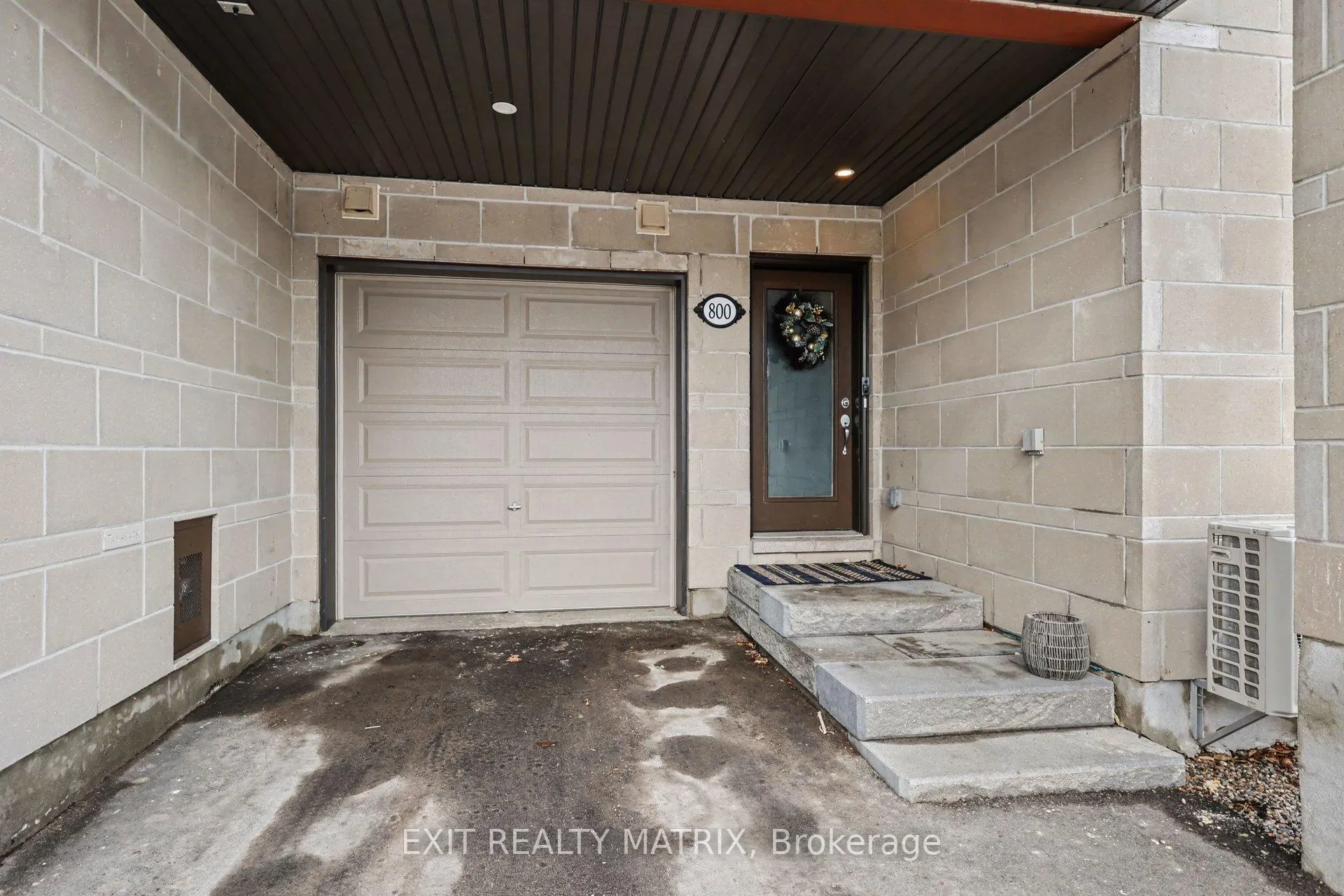 Photo 2 of 800 Cap Diamant Way, Ottawa, Camelot — HOMEH