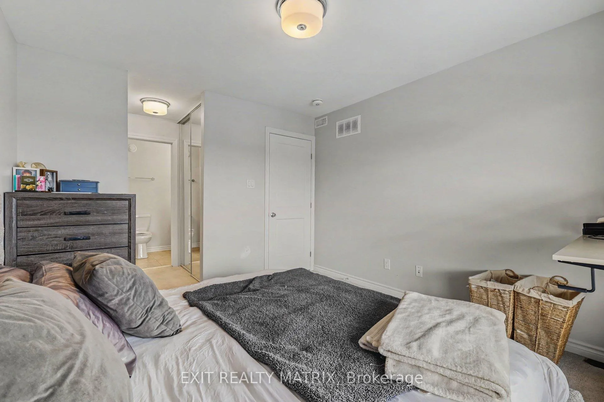 Photo 9 of 800 Cap Diamant Way, Ottawa, Camelot — HOMEH