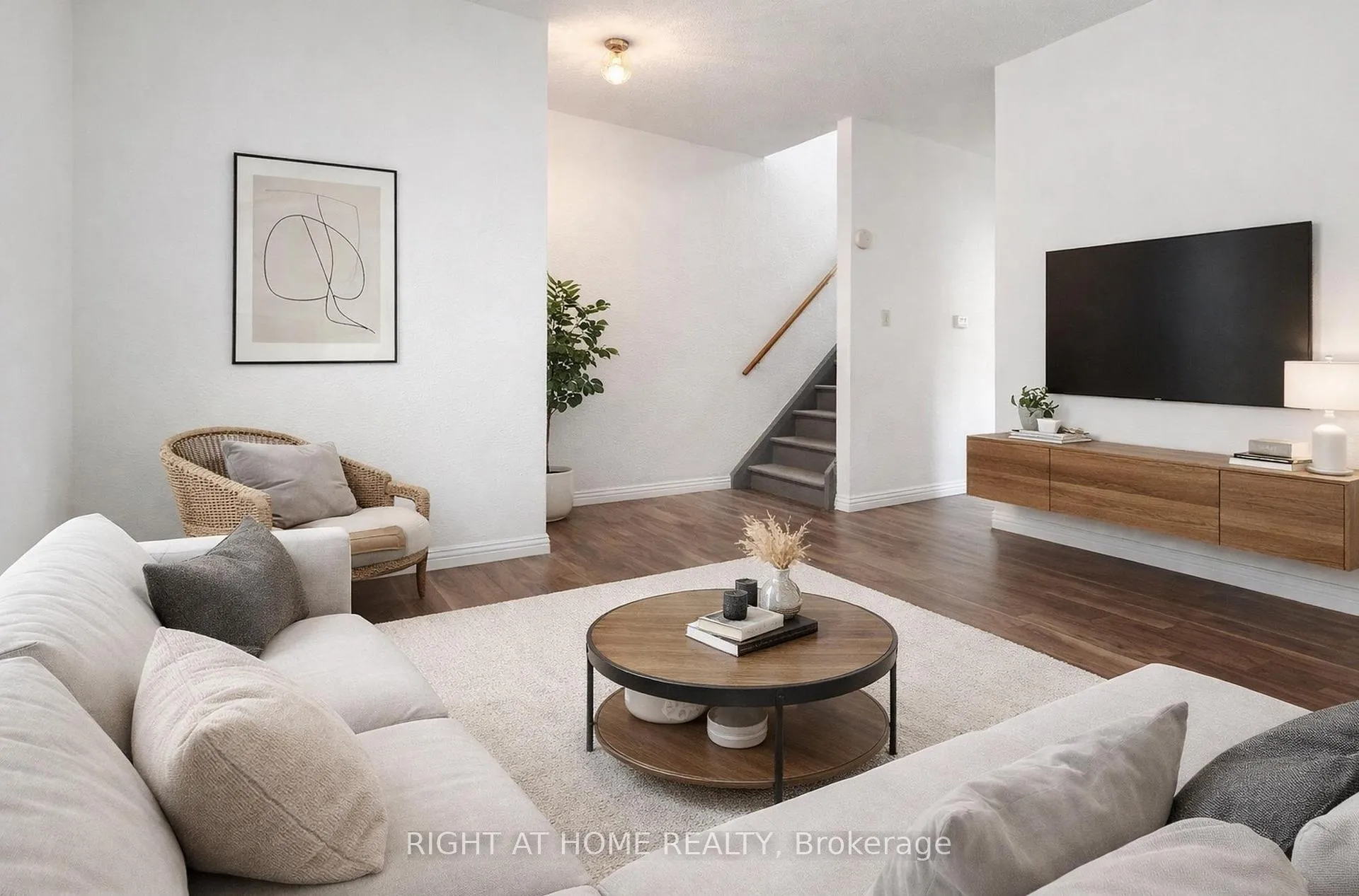 Photo 4 of 1313 Gerrard Street, Toronto, Greenwood-Coxwell — HOMEH