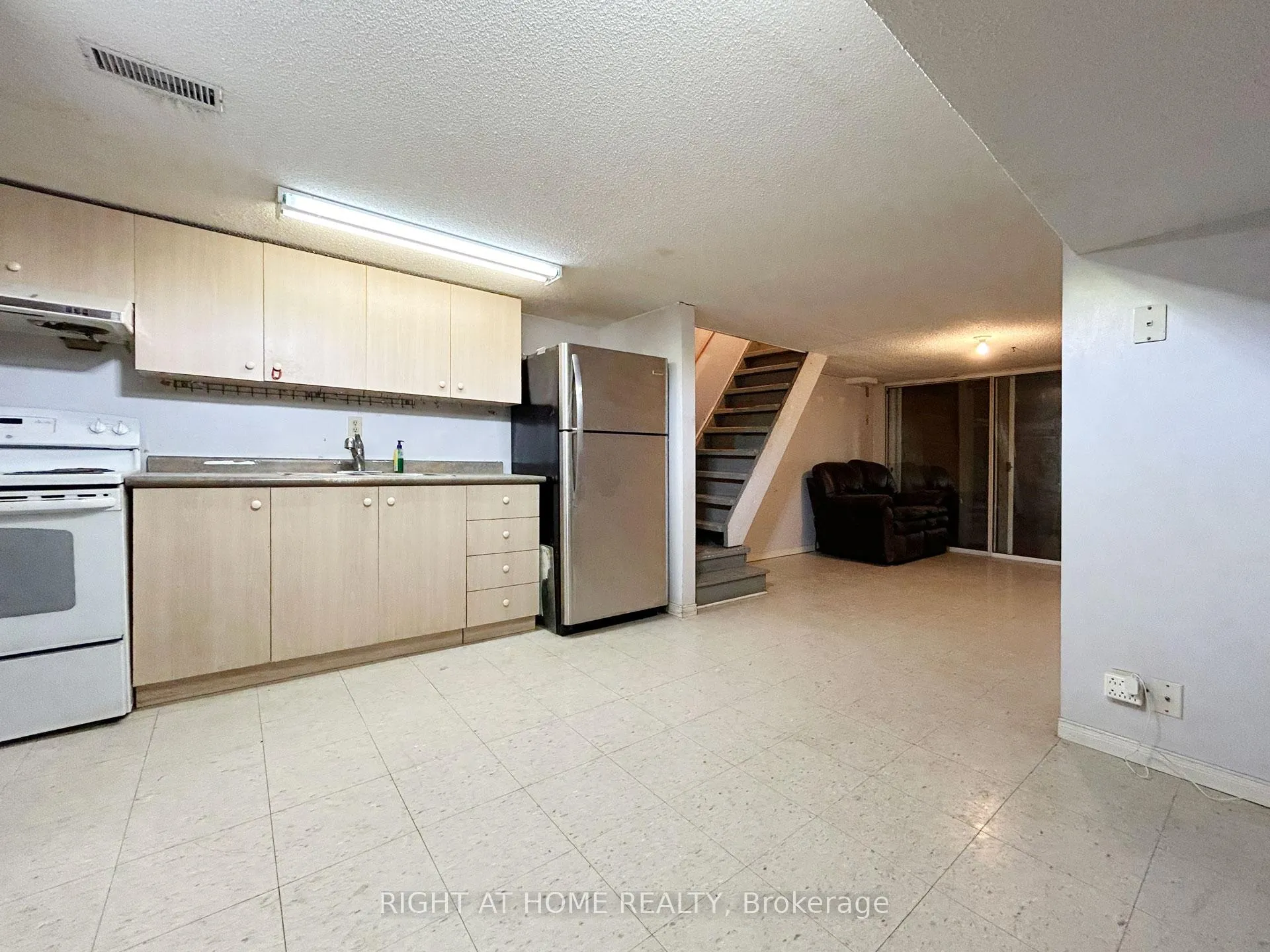 Photo 13 of 1313 Gerrard Street, Toronto, Greenwood-Coxwell — HOMEH