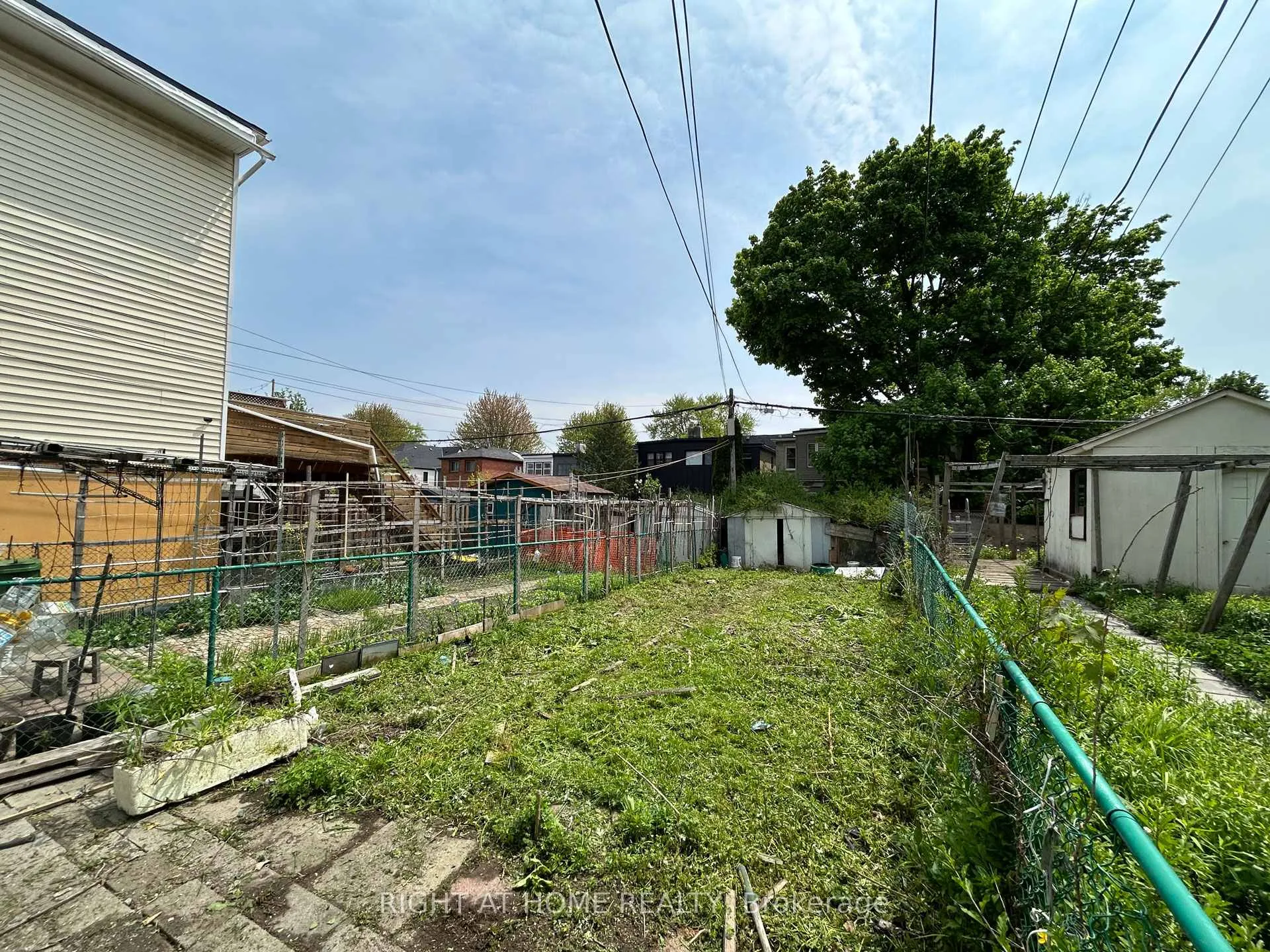 Photo 15 of 1313 Gerrard Street, Toronto, Greenwood-Coxwell — HOMEH