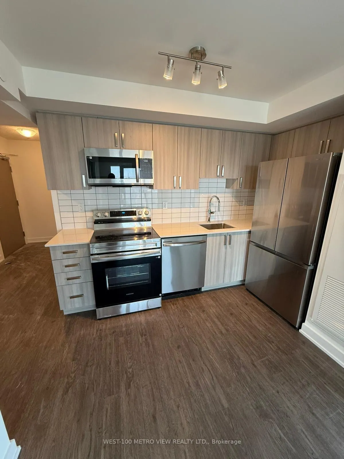 Photo 2 of Unit 905, 1010 Sandy Beach Road, Pickering, Bay Ridges — HOMEH