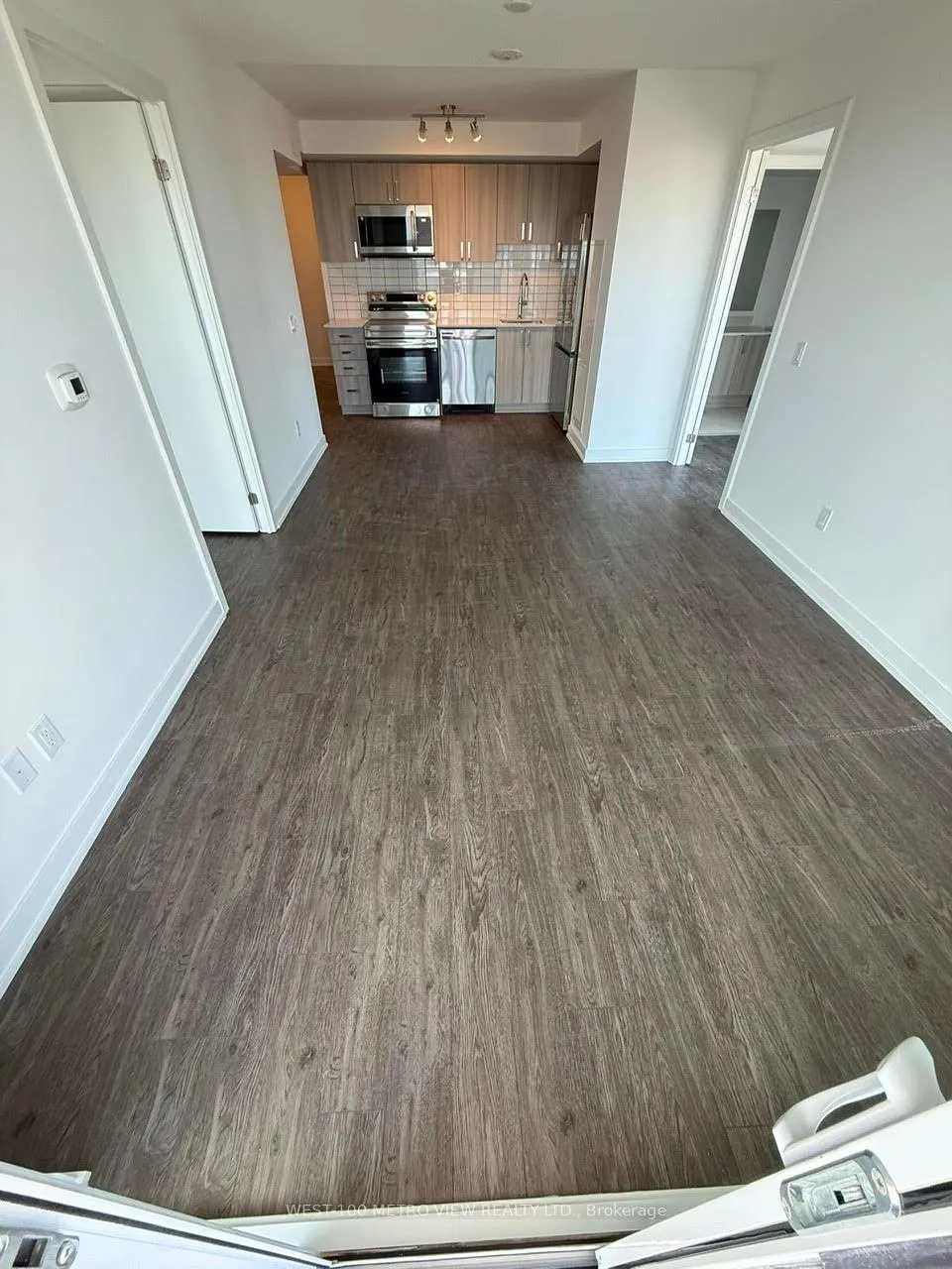 Photo 3 of Unit 905, 1010 Sandy Beach Road, Pickering, Bay Ridges — HOMEH