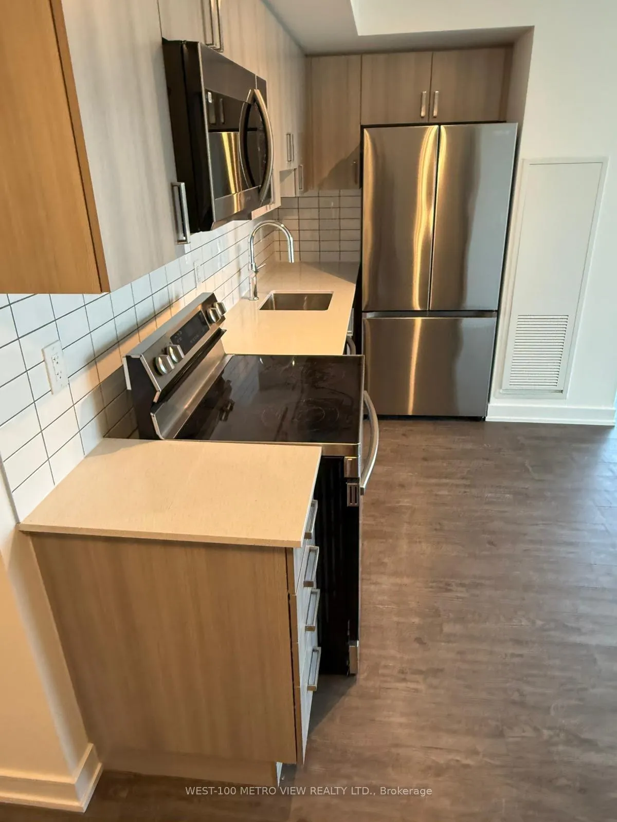 Photo 4 of Unit 905, 1010 Sandy Beach Road, Pickering, Bay Ridges — HOMEH