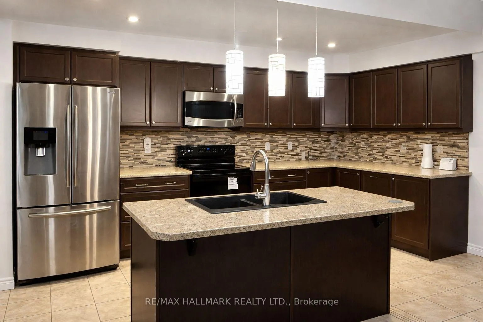 Photo 5 of 27 Waterbridge Street, Hamilton, Stoney Creek Mountain — HOMEH