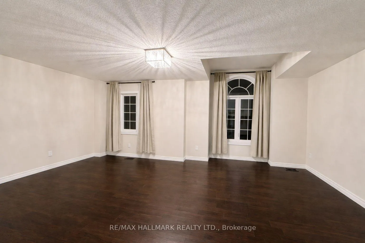 Photo 6 of 27 Waterbridge Street, Hamilton, Stoney Creek Mountain — HOMEH