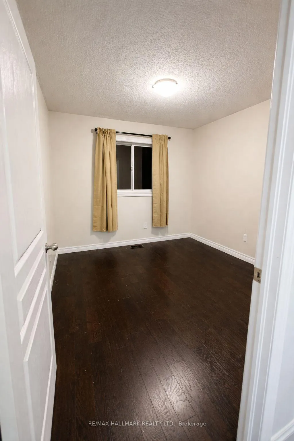 Photo 8 of 27 Waterbridge Street, Hamilton, Stoney Creek Mountain — HOMEH