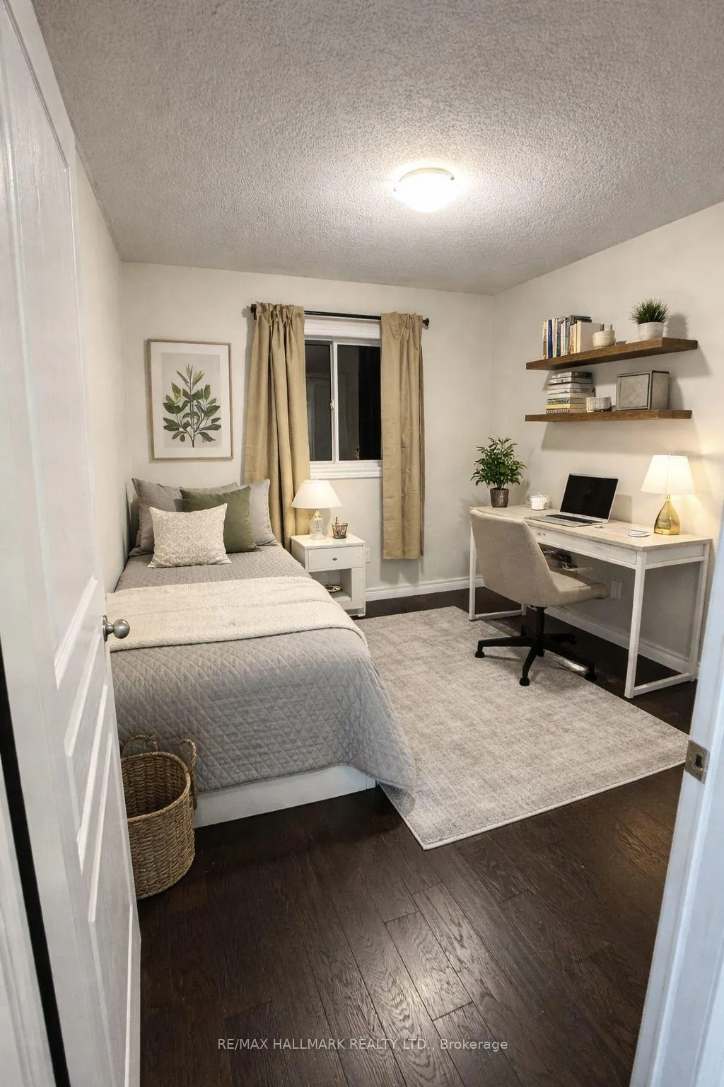 Photo 11 of 27 Waterbridge Street, Hamilton, Stoney Creek Mountain — HOMEH