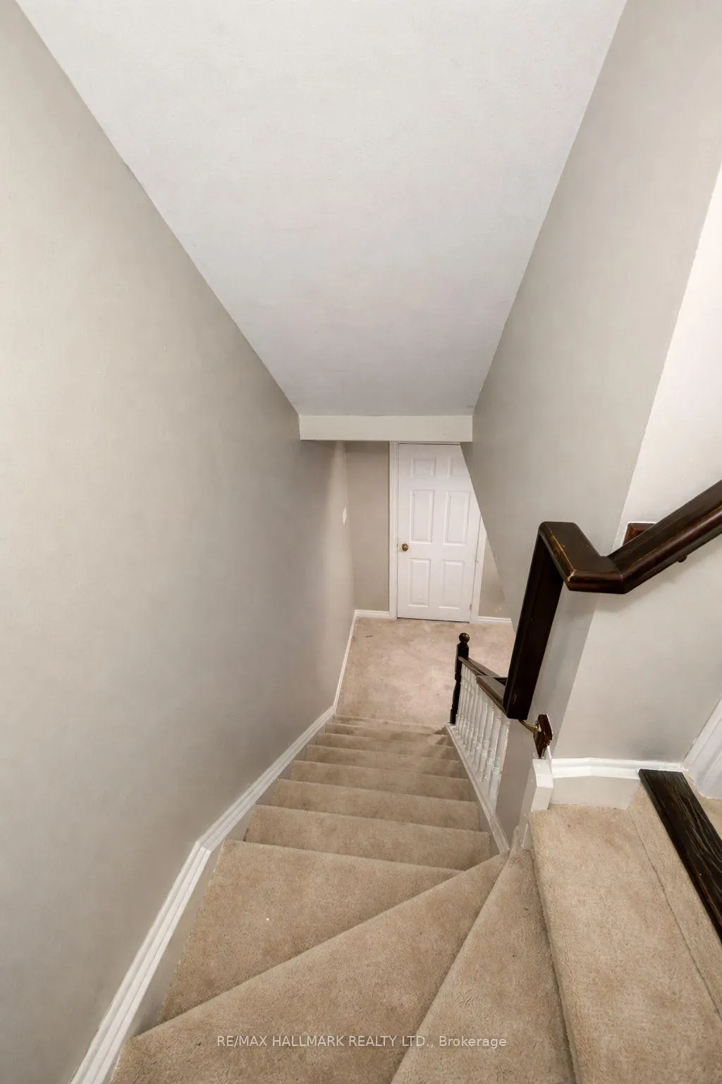 Photo 12 of 27 Waterbridge Street, Hamilton, Stoney Creek Mountain — HOMEH