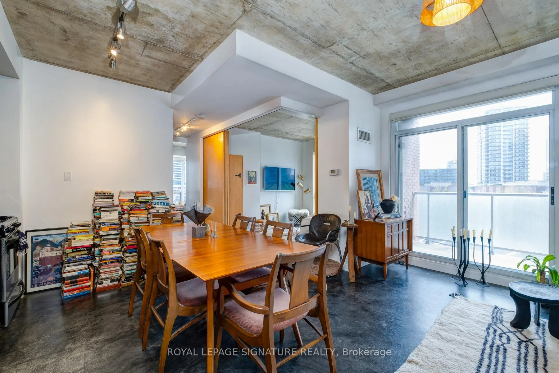 Photo 2 of Unit 510, 1 Shaw Street, Toronto, Niagara — HOMEH