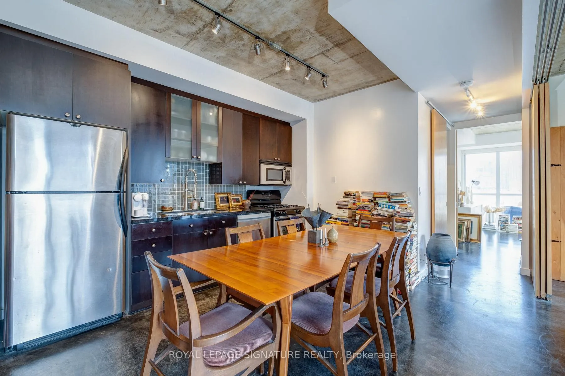 Photo 3 of Unit 510, 1 Shaw Street, Toronto, Niagara — HOMEH
