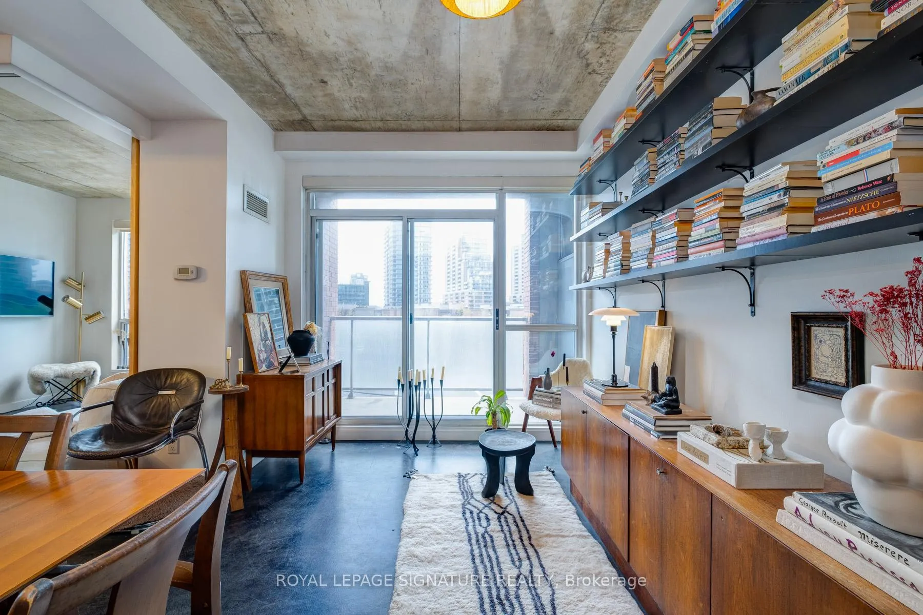 Photo 6 of Unit 510, 1 Shaw Street, Toronto, Niagara — HOMEH
