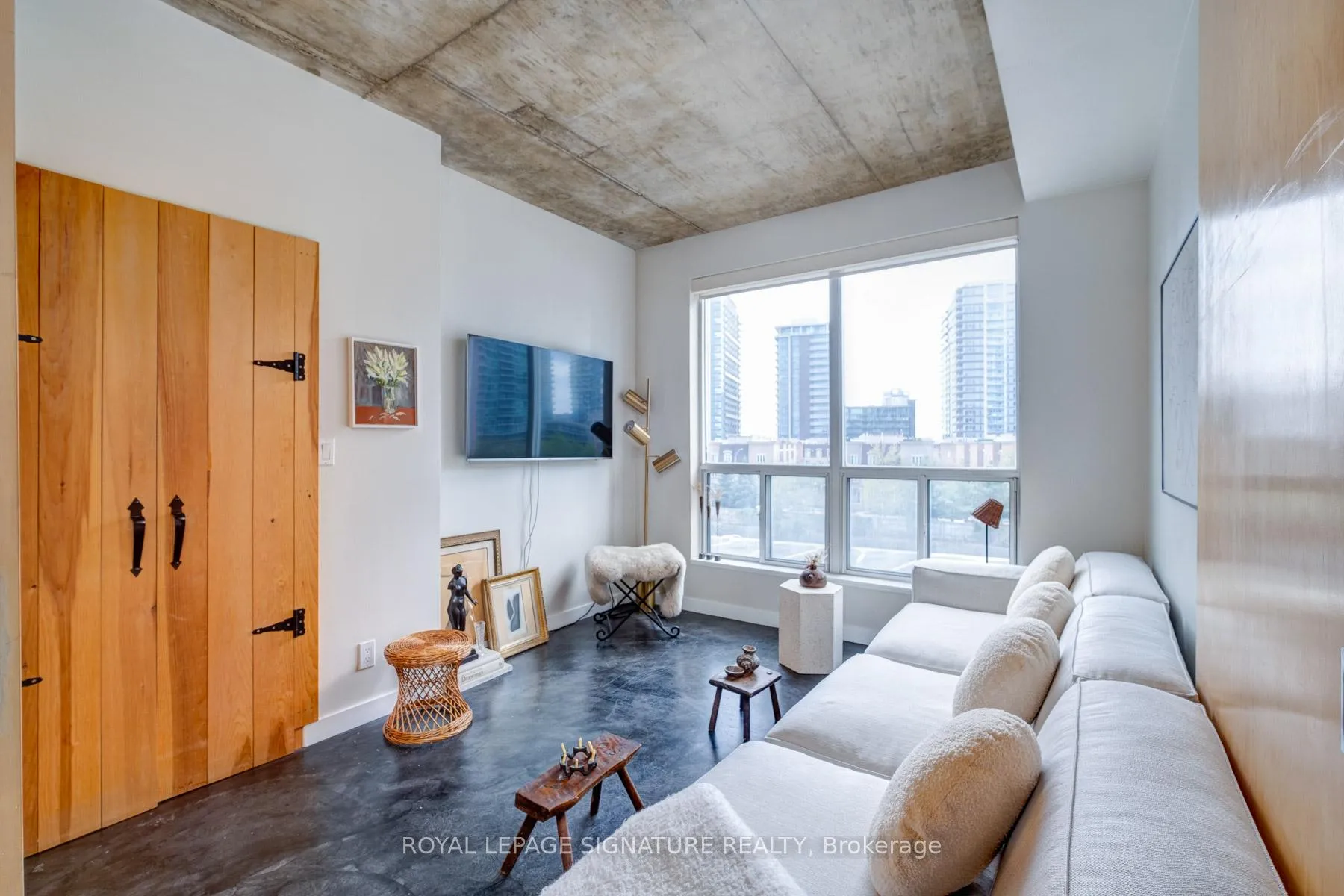 Photo 8 of Unit 510, 1 Shaw Street, Toronto, Niagara — HOMEH