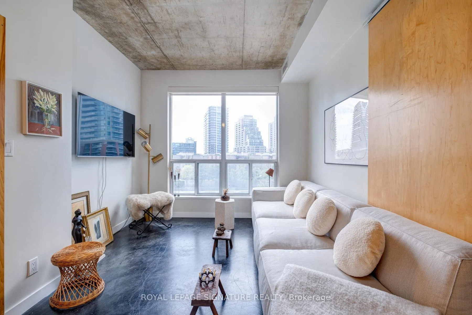 Photo 9 of Unit 510, 1 Shaw Street, Toronto, Niagara — HOMEH