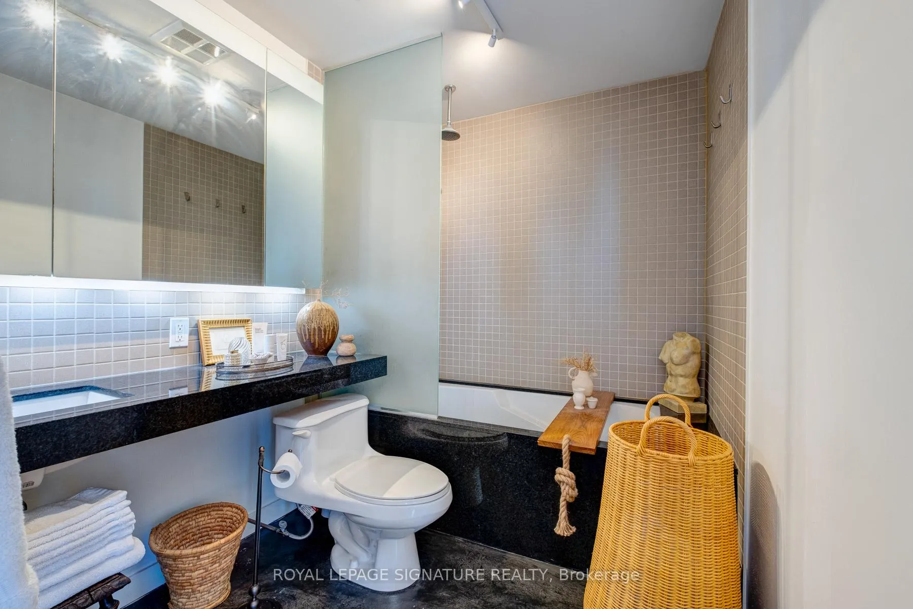 Photo 12 of Unit 510, 1 Shaw Street, Toronto, Niagara — HOMEH