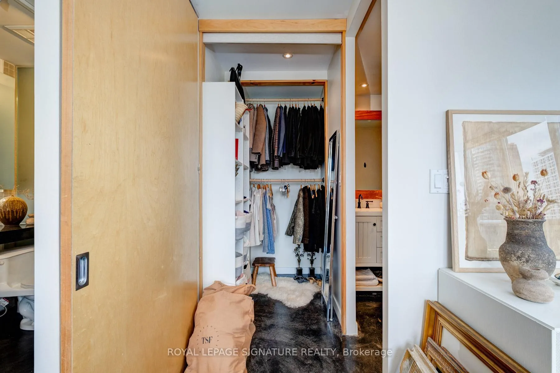 Photo 16 of Unit 510, 1 Shaw Street, Toronto, Niagara — HOMEH
