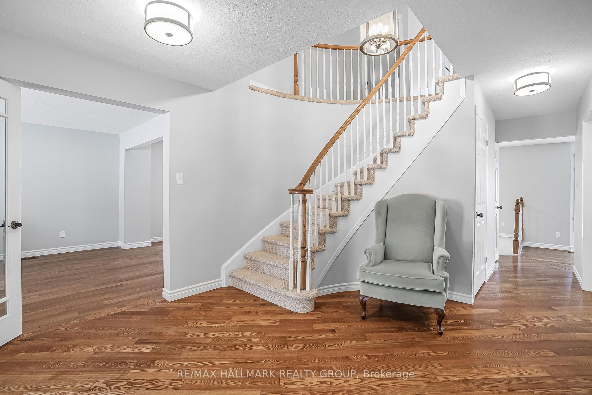 Photo 4 of 29 Keys Way, Ottawa, Hunt Club Park — HOMEH