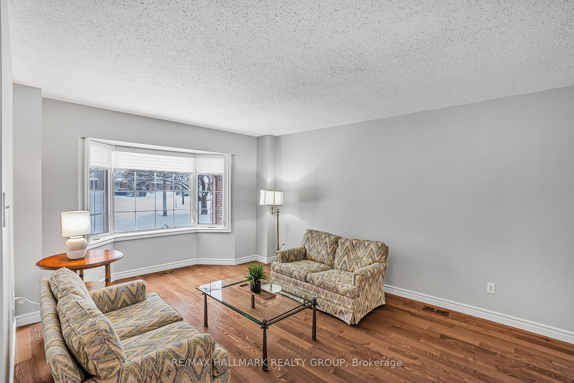 Photo 5 of 29 Keys Way, Ottawa, Hunt Club Park — HOMEH