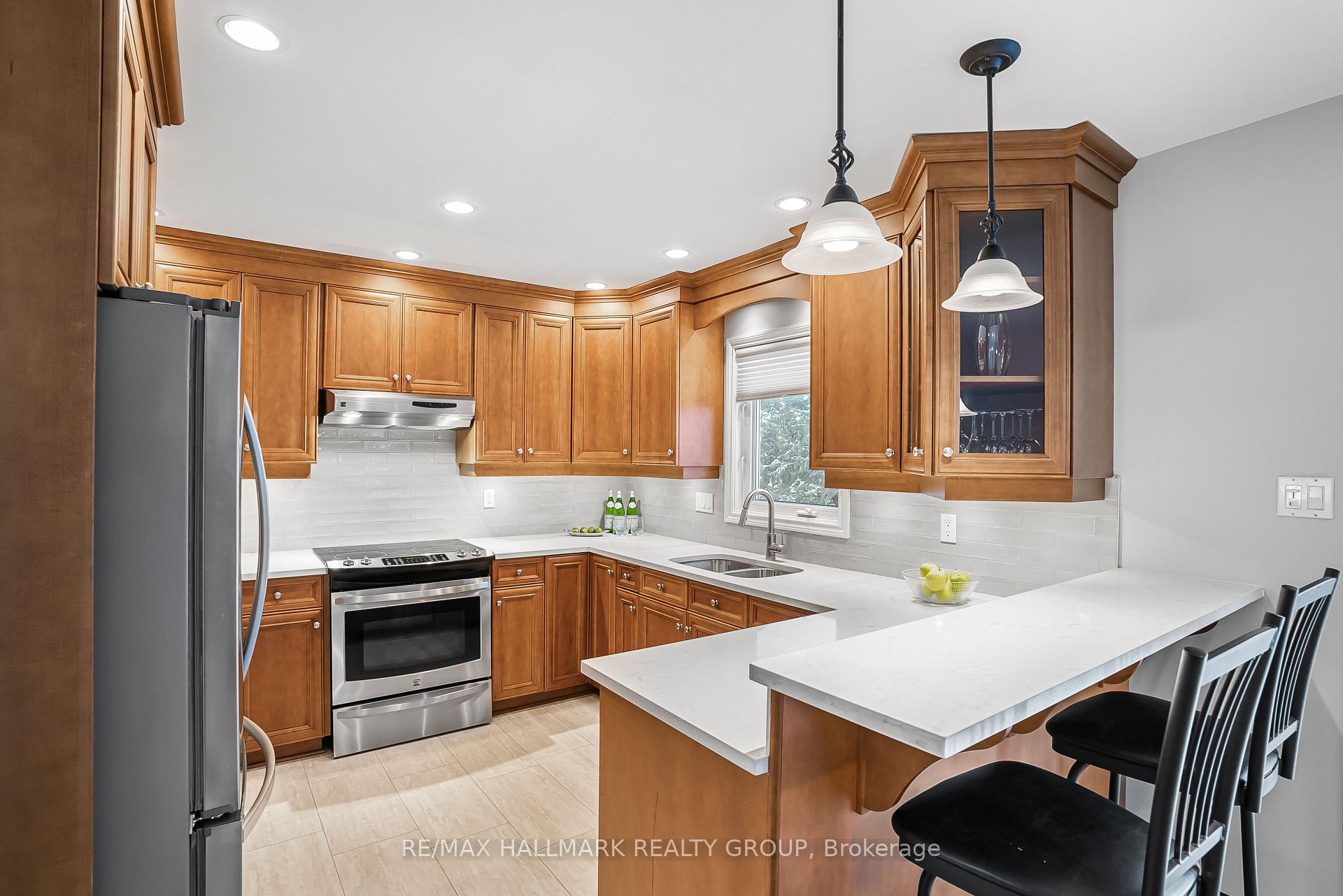 Photo 7 of 29 Keys Way, Ottawa, Hunt Club Park — HOMEH