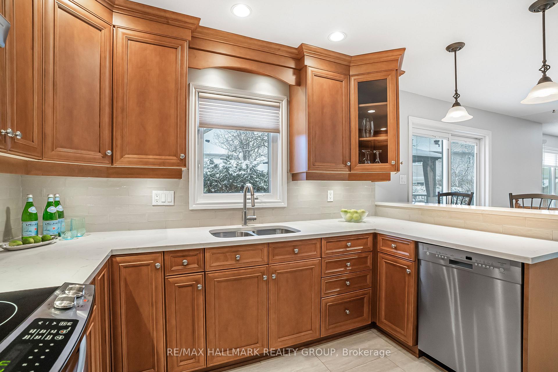 Photo 9 of 29 Keys Way, Ottawa, Hunt Club Park — HOMEH