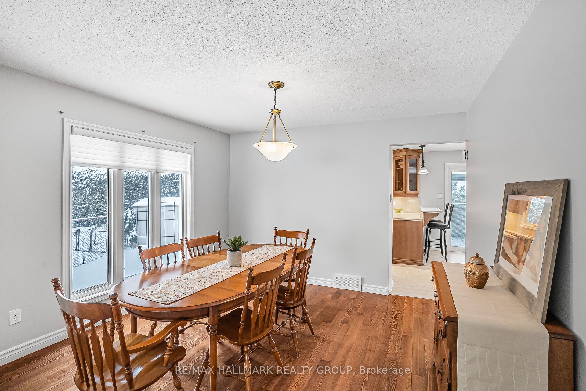Photo 13 of 29 Keys Way, Ottawa, Hunt Club Park — HOMEH