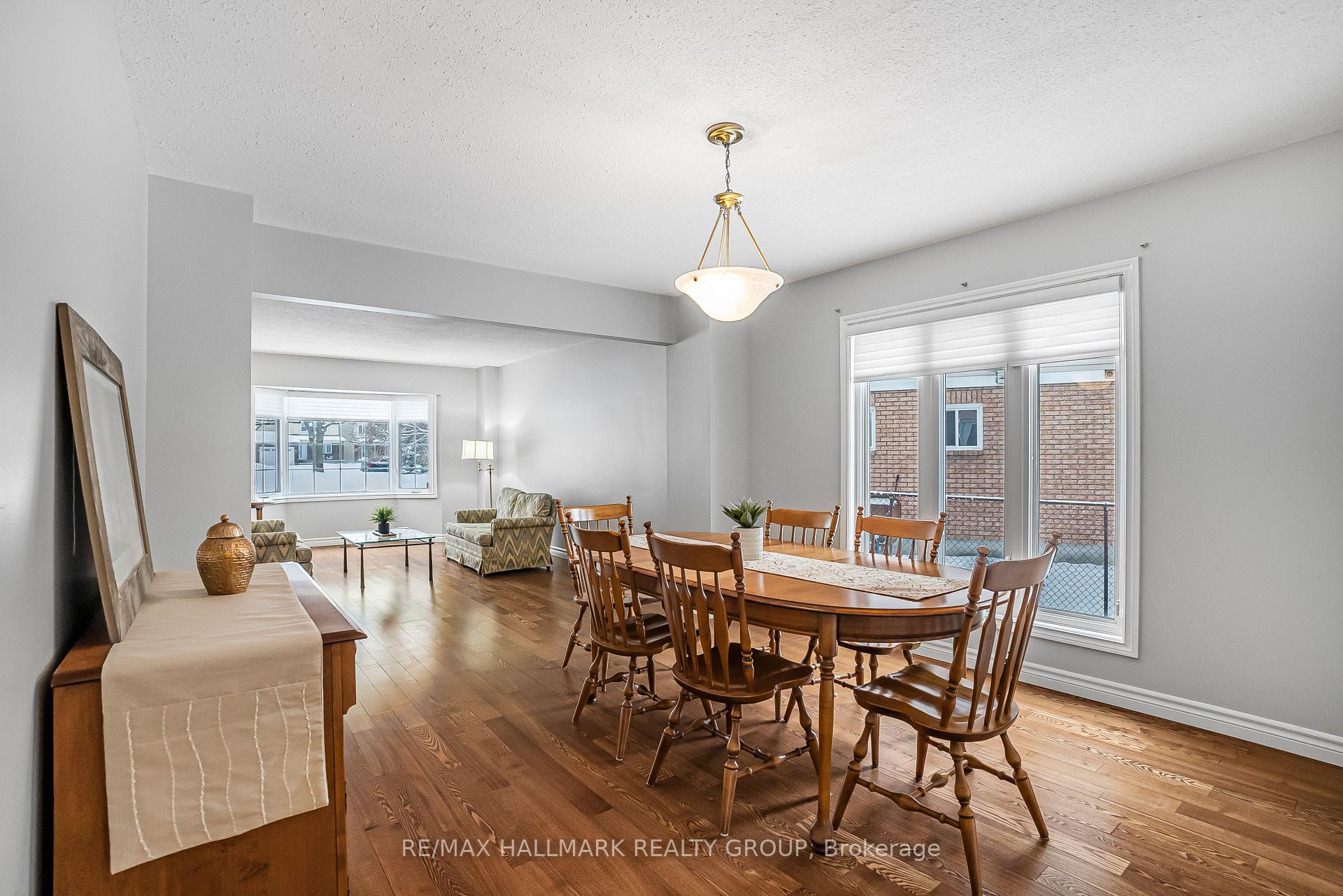 Photo 14 of 29 Keys Way, Ottawa, Hunt Club Park — HOMEH