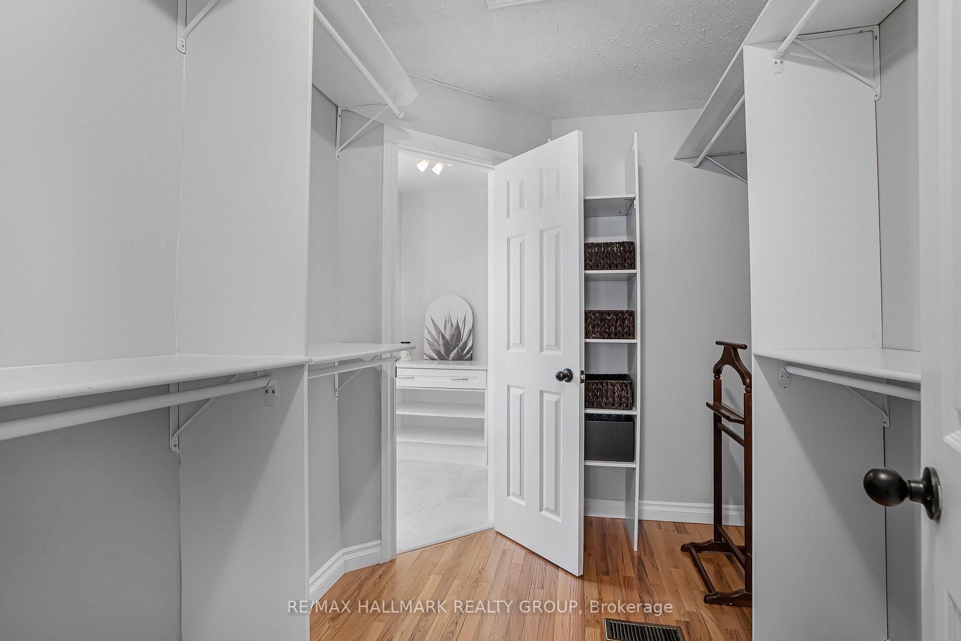 Photo 23 of 29 Keys Way, Ottawa, Hunt Club Park — HOMEH