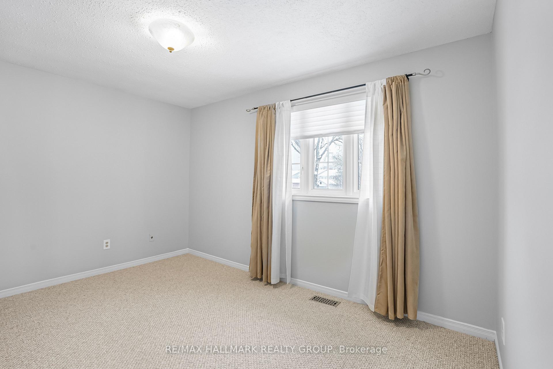 Photo 28 of 29 Keys Way, Ottawa, Hunt Club Park — HOMEH