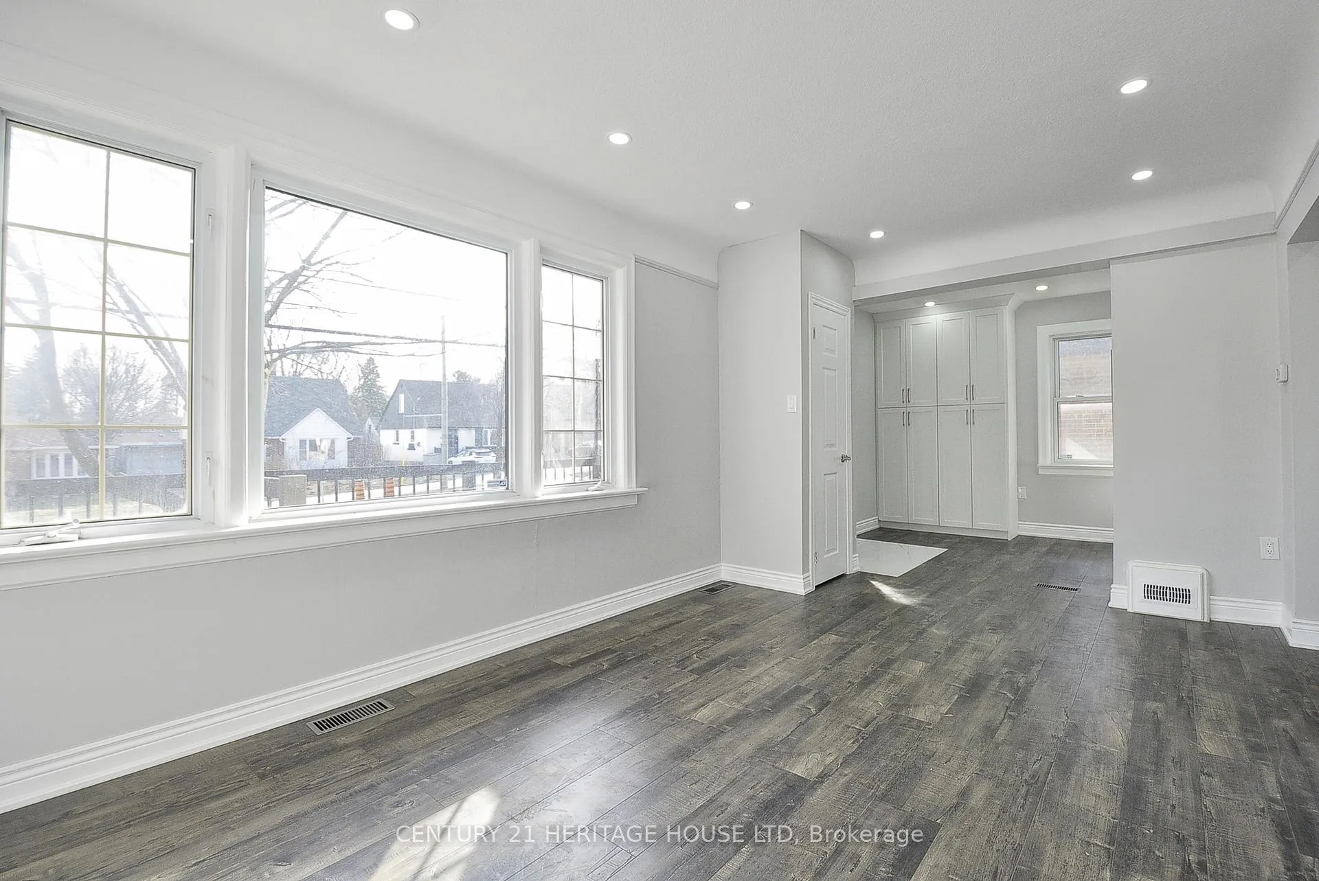Photo 10 of 181 Highland Road E, Kitchener — HOMEH