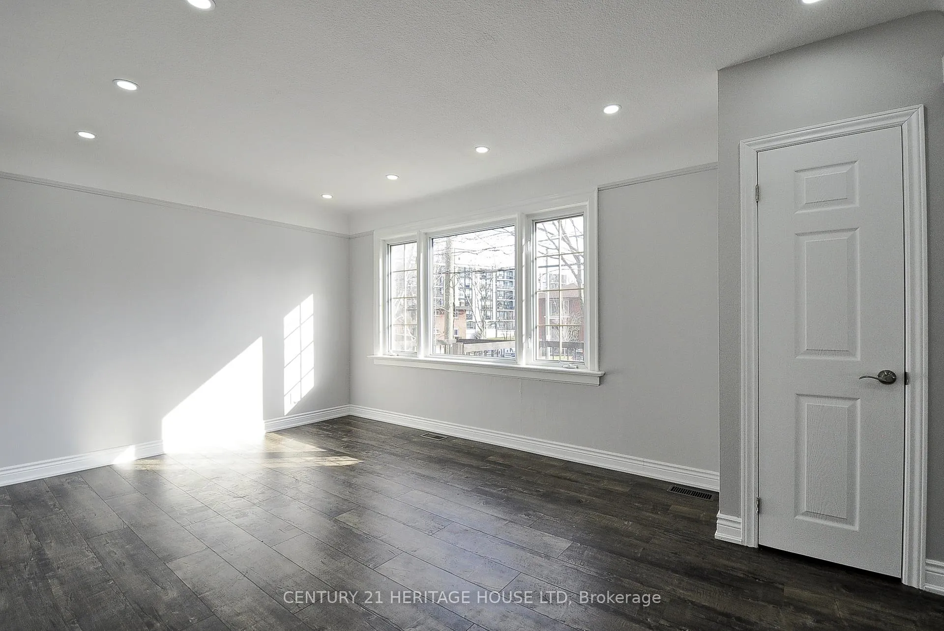 Photo 12 of 181 Highland Road E, Kitchener — HOMEH