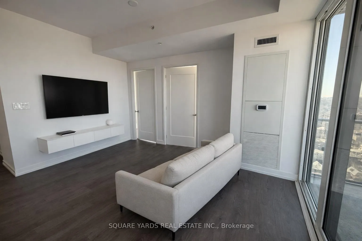 Front of Unit 2814, 75 James Street S