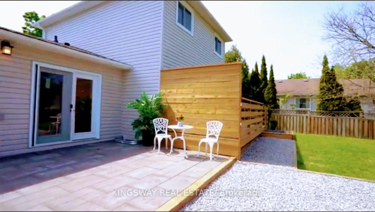 Front of Unit 2, 945 Vance Crescent