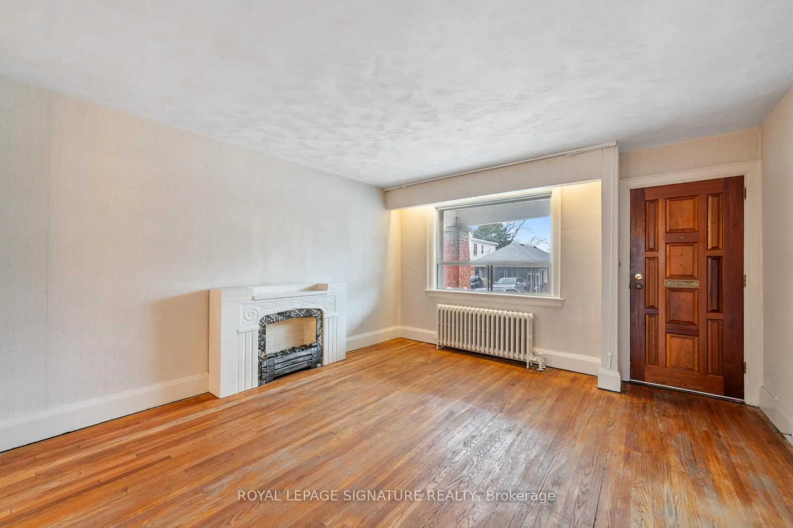 Photo 3 of 15 Marlow Avenue, Toronto, Danforth Village-East York — HOMEH