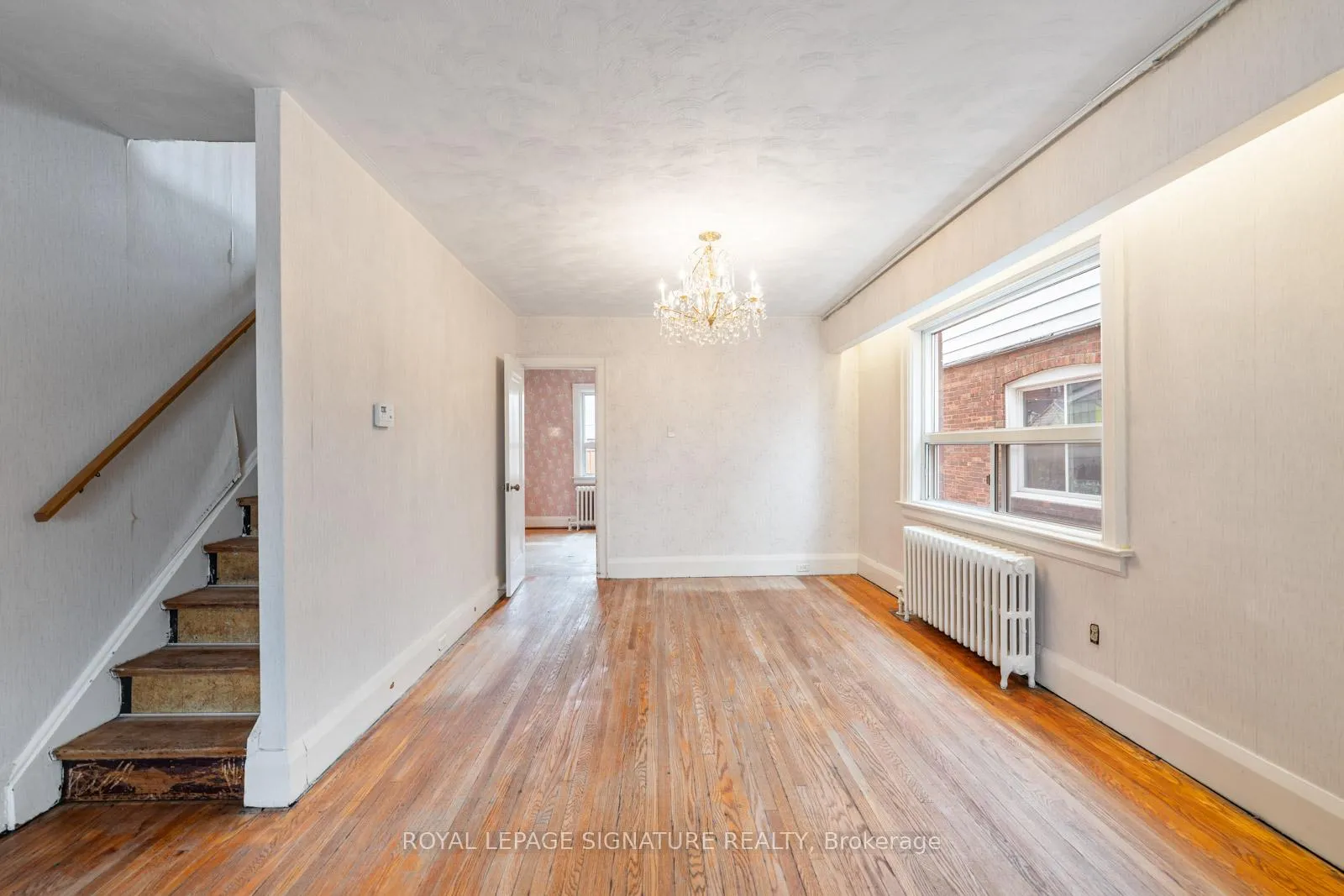 Photo 5 of 15 Marlow Avenue, Toronto, Danforth Village-East York — HOMEH