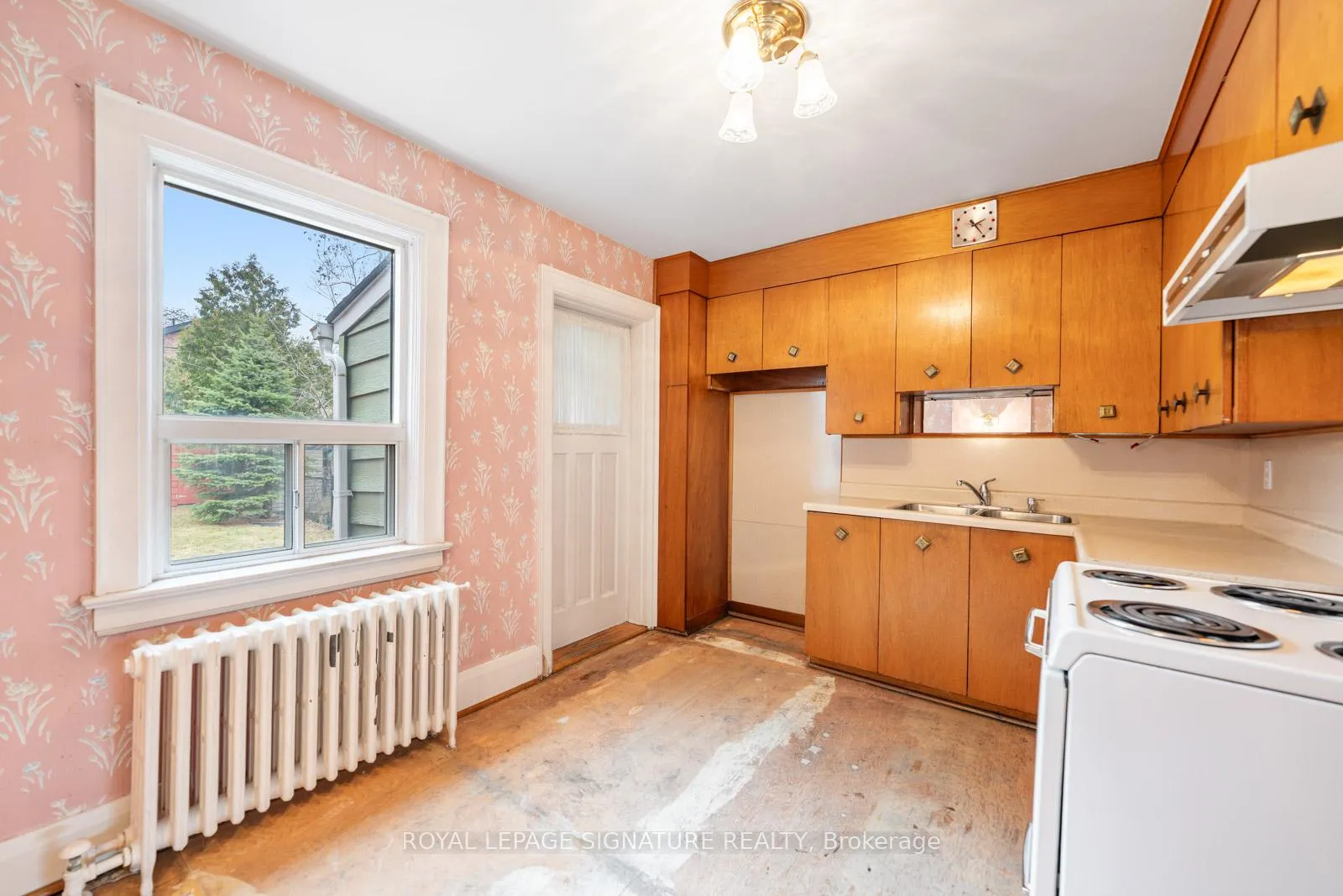 Photo 8 of 15 Marlow Avenue, Toronto, Danforth Village-East York — HOMEH