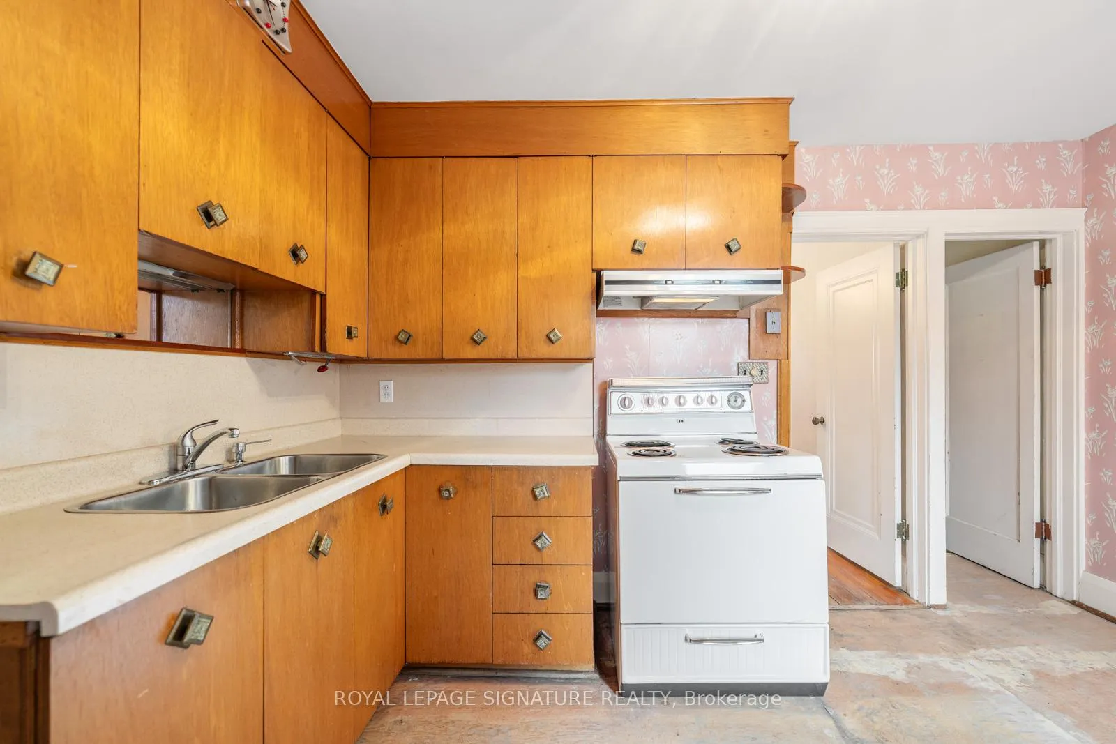 Photo 10 of 15 Marlow Avenue, Toronto, Danforth Village-East York — HOMEH