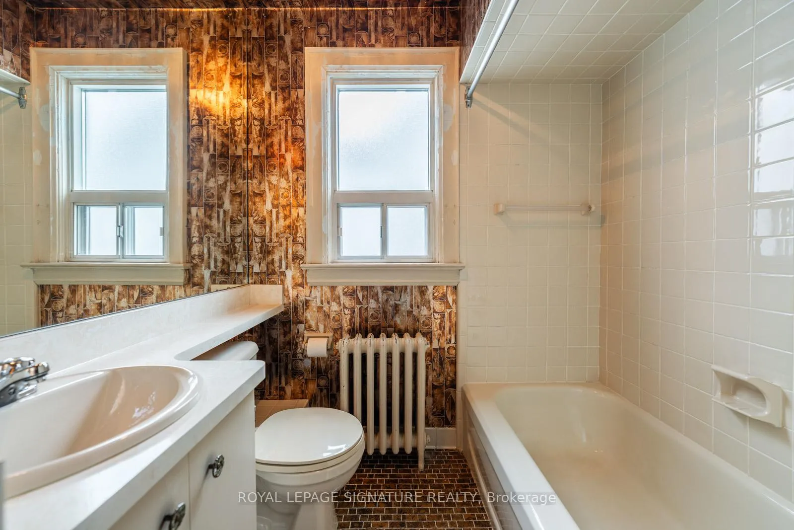 Photo 15 of 15 Marlow Avenue, Toronto, Danforth Village-East York — HOMEH
