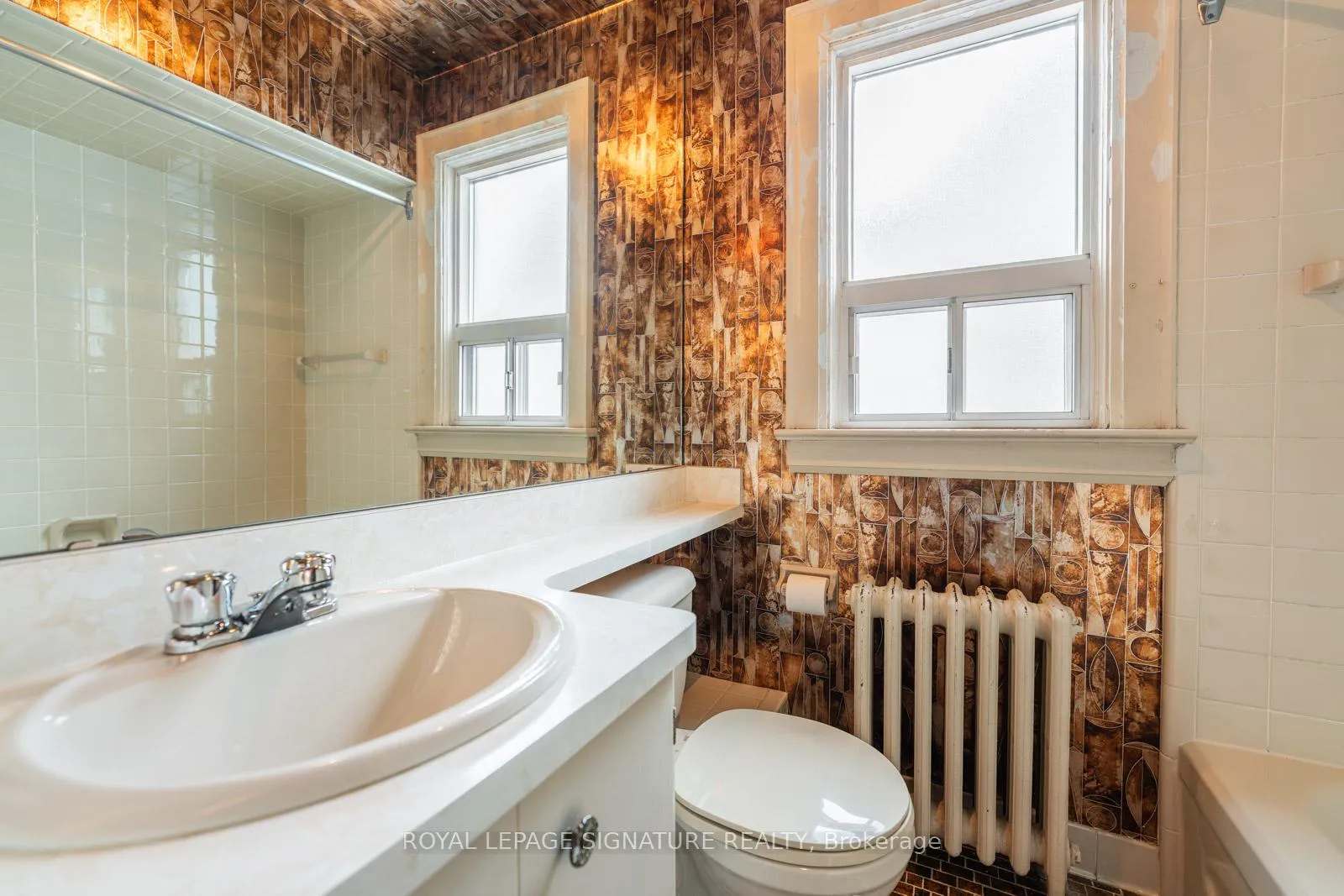 Photo 16 of 15 Marlow Avenue, Toronto, Danforth Village-East York — HOMEH