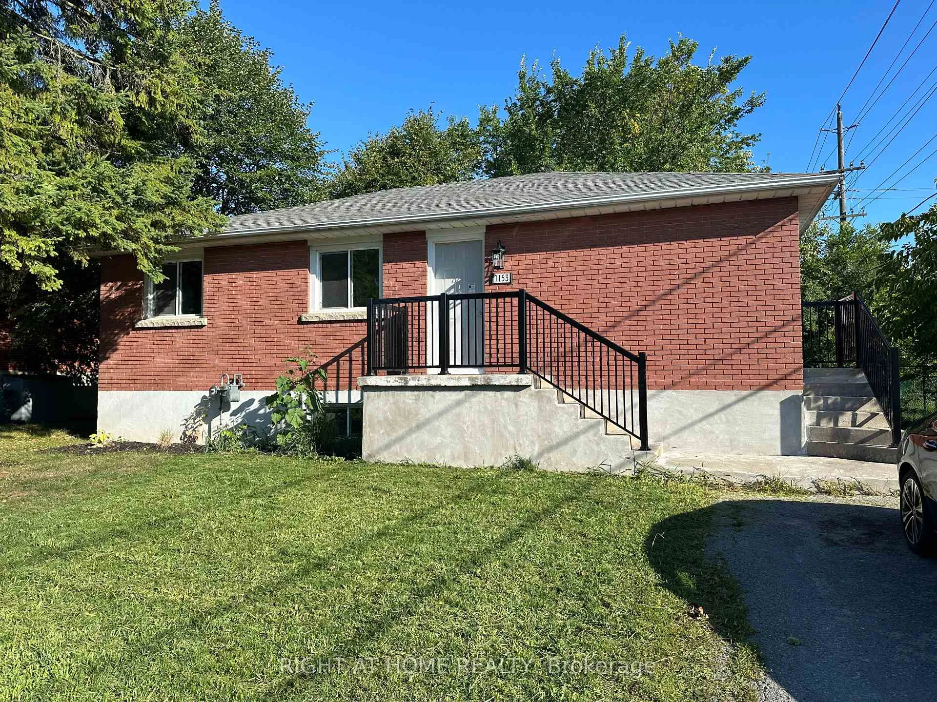 Front of 1153 Johnson Street N