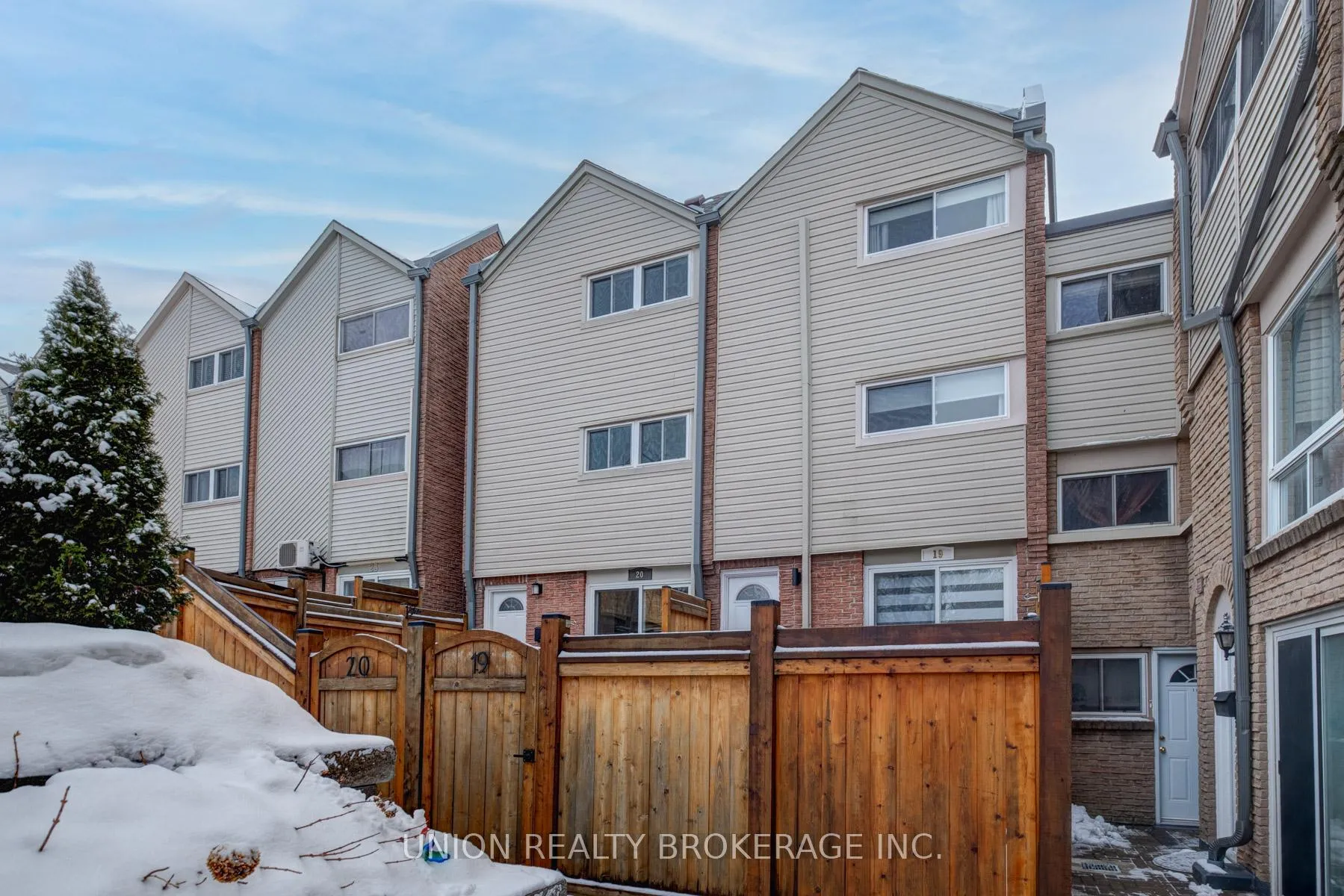 Photo 2 of Unit 20, 1666 Queen Street E, Toronto, Woodbine Corridor — HOMEH