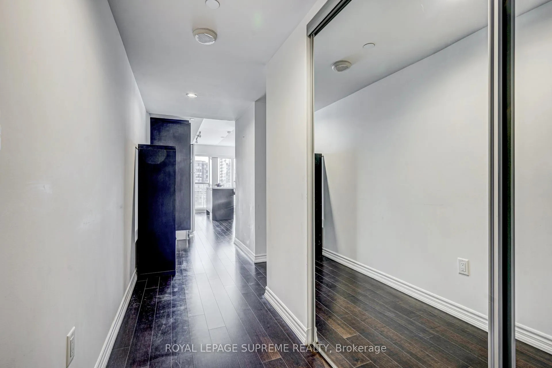 Photo 4 of Unit 1122, 386 Yonge Street, Toronto, Bay Street Corridor — HOMEH