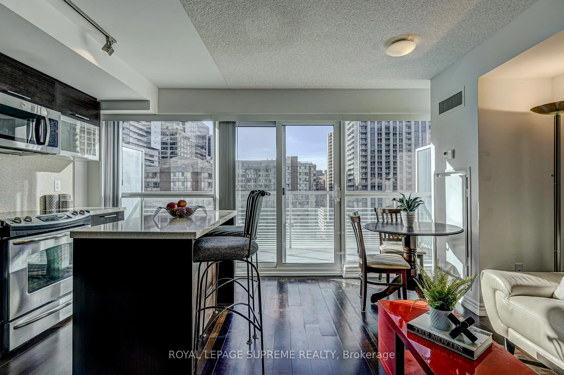Photo 7 of Unit 1122, 386 Yonge Street, Toronto, Bay Street Corridor — HOMEH