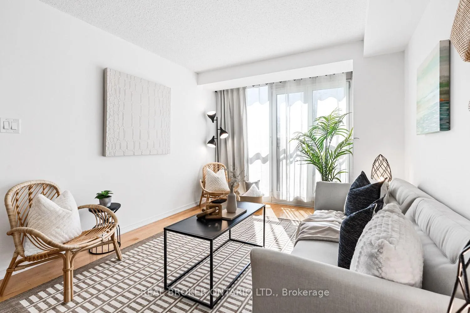 Photo 5 of Unit 204, 308 Palmerston Avenue, Toronto, Trinity-Bellwoods — HOMEH