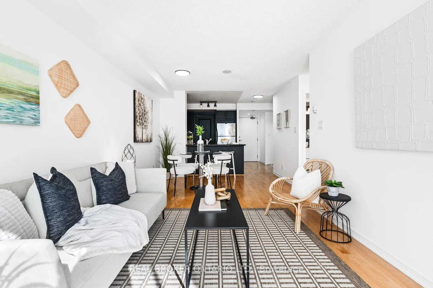 Photo 6 of Unit 204, 308 Palmerston Avenue, Toronto, Trinity-Bellwoods — HOMEH