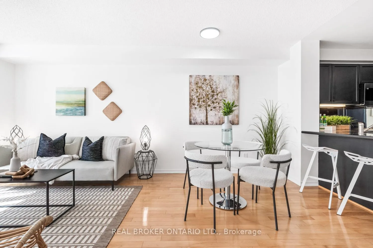 Photo 9 of Unit 204, 308 Palmerston Avenue, Toronto, Trinity-Bellwoods — HOMEH