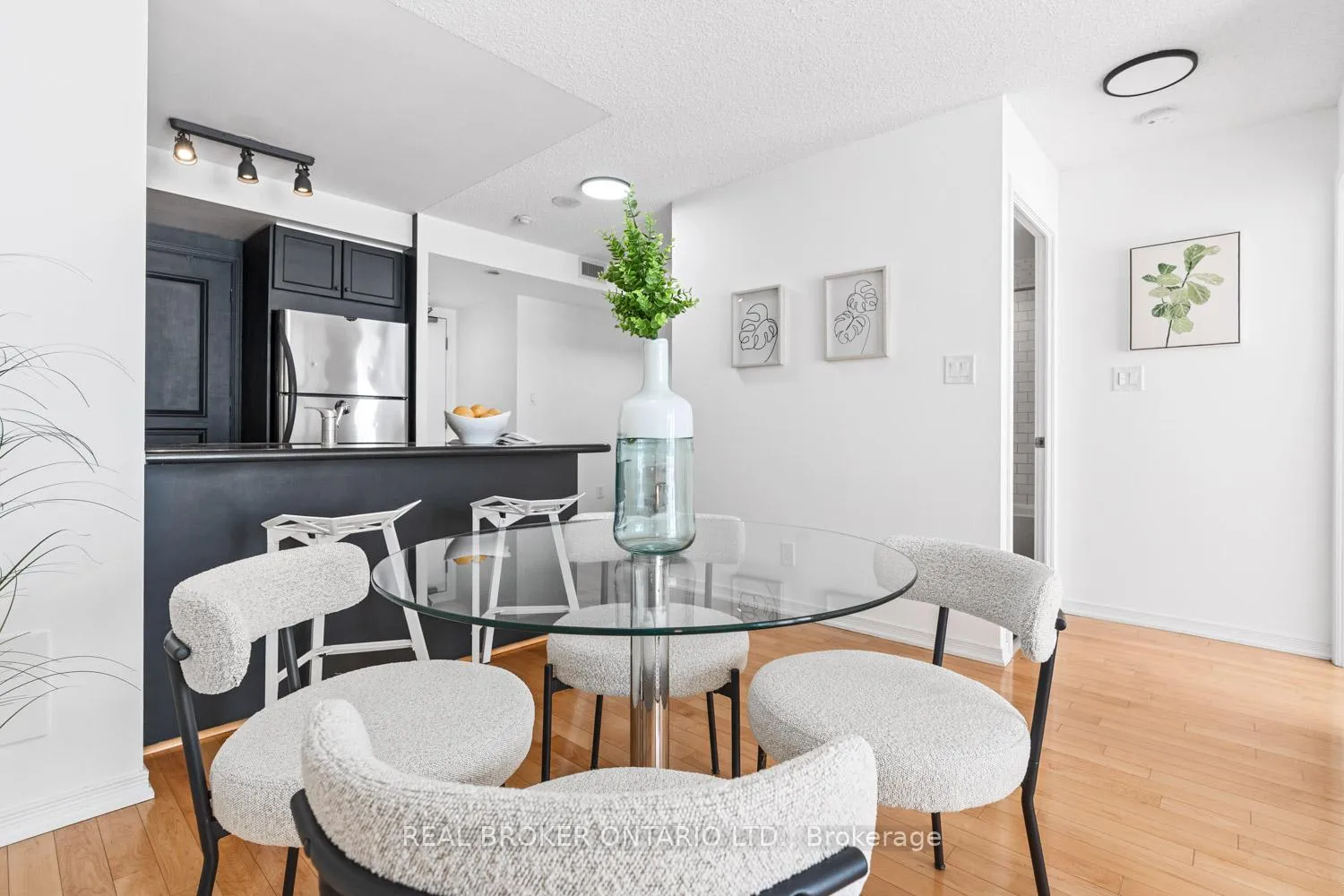 Photo 11 of Unit 204, 308 Palmerston Avenue, Toronto, Trinity-Bellwoods — HOMEH