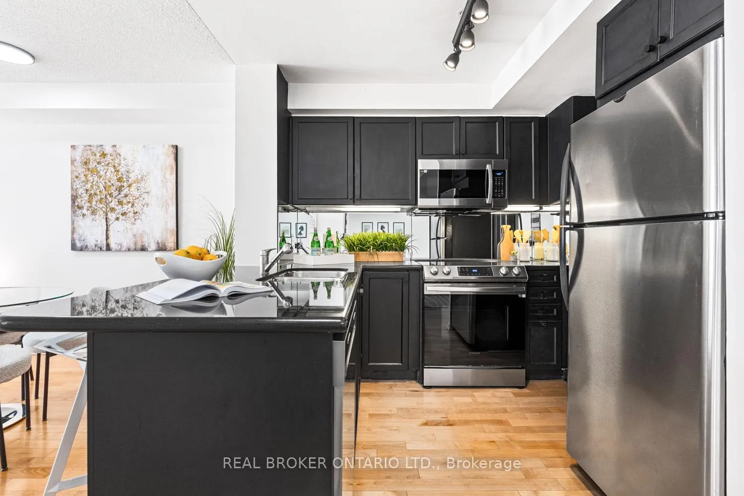 Photo 14 of Unit 204, 308 Palmerston Avenue, Toronto, Trinity-Bellwoods — HOMEH